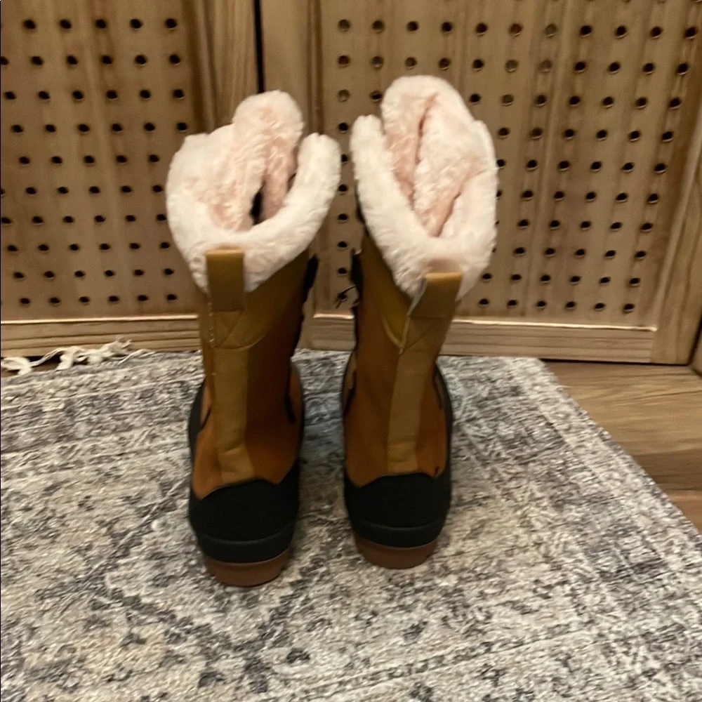 Stylish Winter Boots with‎ Faux Fur Lining